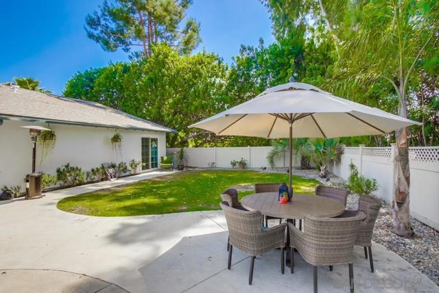 10518 Gabacho Dr, San Diego CA: https://media.crmls.org/mediaz/f998145b-d291-44fc-93d6-d5d95968ec6f.jpg