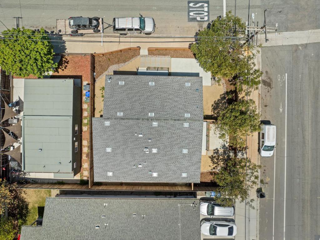 https://media.crmls.org/mediaz/f9981511-368e-4cd2-b128-8f6092355f81.jpg?preset=X-Large