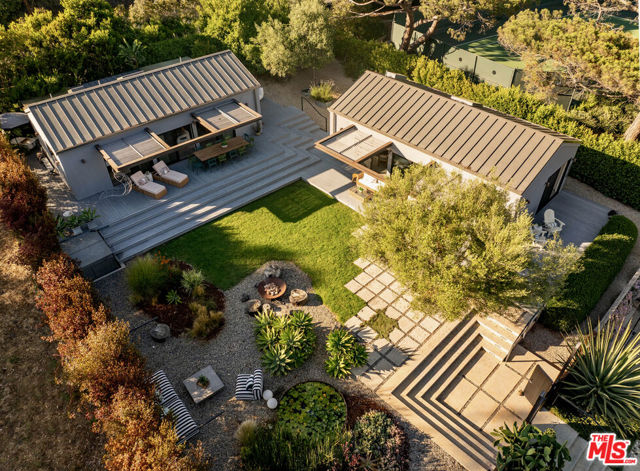 28036 Sea Lane Drive, Malibu CA: https://media.crmls.org/mediaz/f9996603-fca7-4795-8fff-88d9457c6cf6.jpg