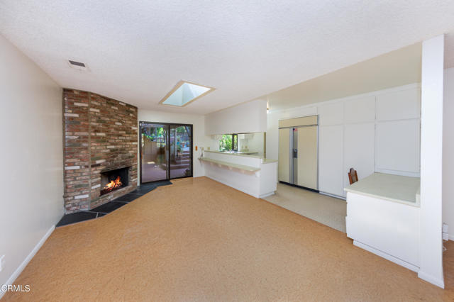 Dining Area & Kitchen