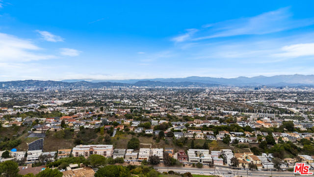 4180 Mount Vernon Drive, View Park CA: https://media.crmls.org/mediaz/f999b529-b8ba-4a66-a763-52723221d167.jpg