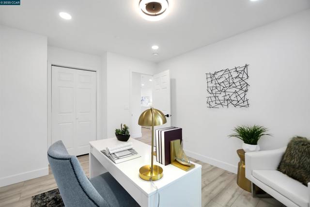 27 Briarwood Ct, Brentwood CA: https://media.crmls.org/mediaz/f999ba0b-0a69-41bc-9856-4b1e8d931016.jpg