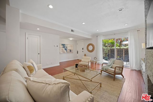 4764 La Villa Marina, Marina del Rey CA: https://media.crmls.org/mediaz/f999c359-abe4-4346-9235-40b45e5f048a.jpg