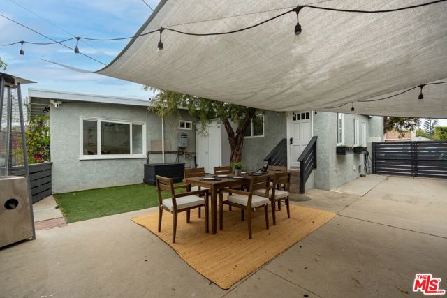 6460 W 84th Street, Los Angeles CA: https://media.crmls.org/mediaz/f99a0124-c2f0-4a6c-8970-af233143adab.jpg