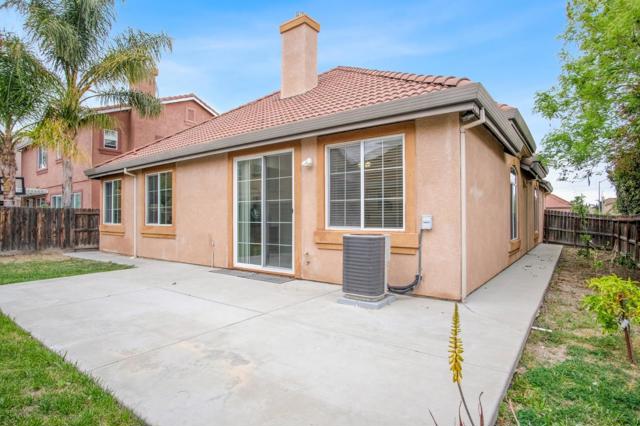2114 Diego Court, Tracy CA: https://media.crmls.org/mediaz/f99adc66-39fa-4d31-bcb3-f3225adaa058.jpg