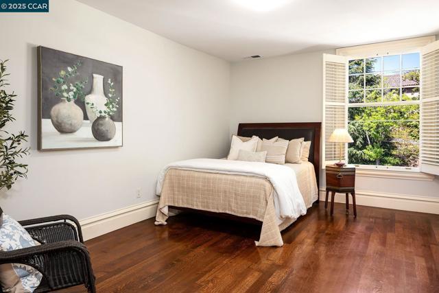 25 Crocker Ave, Piedmont CA: https://media.crmls.org/mediaz/f99b34f4-aabb-4f91-9ad9-9469af10b55c.jpg