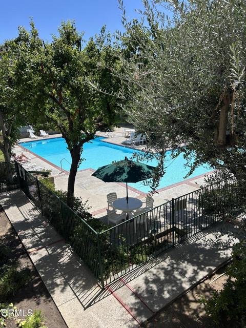 5460 White Oak Avenue, Encino CA: https://media.crmls.org/mediaz/f99b49ec-2041-4298-afb6-08e001945dec.jpg