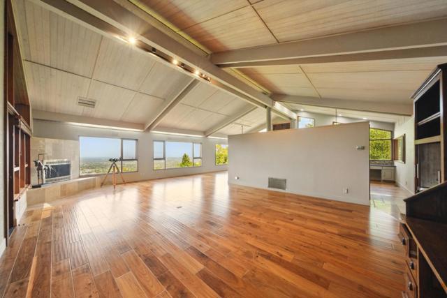 16190 Maya Way, Los Gatos CA: https://media.crmls.org/mediaz/f99c060e-6bf1-4490-a2b0-59c3b0e57fab.jpg