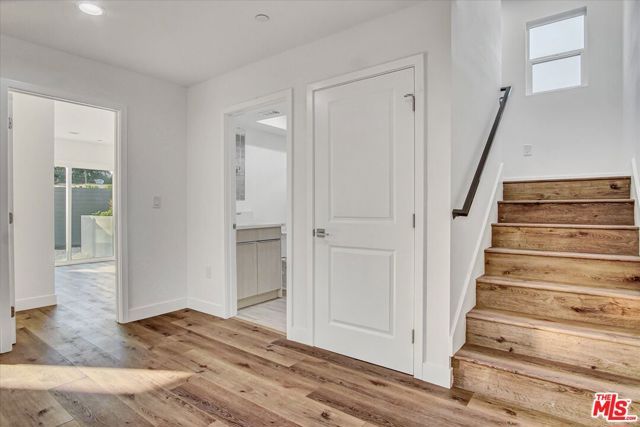 2419 S Cochran Avenue, Los Angeles CA: https://media.crmls.org/mediaz/f99c36bd-34e9-48fa-9ddf-6c26310ba8cc.jpg