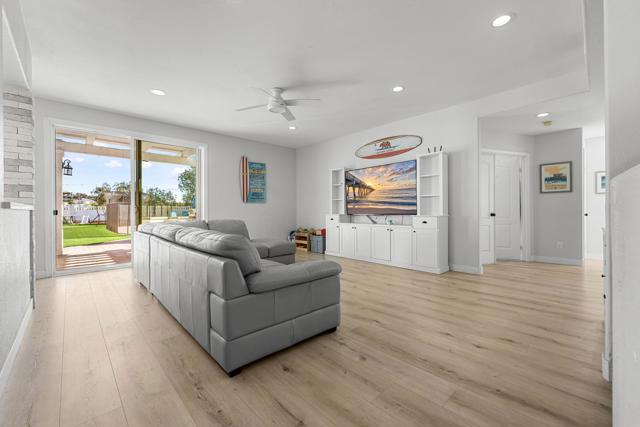 Detail Gallery Image 10 of 53 For 4912 Colusa Dr, Oceanside,  CA 92056 - 4 Beds | 3 Baths