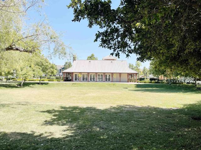 49031 Woodgrove Cmn, Fremont CA: https://media.crmls.org/mediaz/f99ced94-b4c1-4e9e-ab01-1eb0a9e328c7.jpg