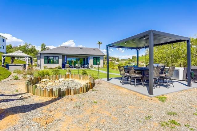 2255 Via Dulcea, Fallbrook CA: https://media.crmls.org/mediaz/f99d2428-d56d-4b74-9148-d1fb715bf751.jpg