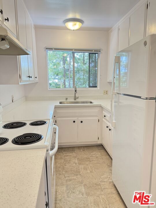 1138 11th Street, Santa Monica CA: https://media.crmls.org/mediaz/f99df3b9-f84b-4339-8cf5-56403a026af0.jpg