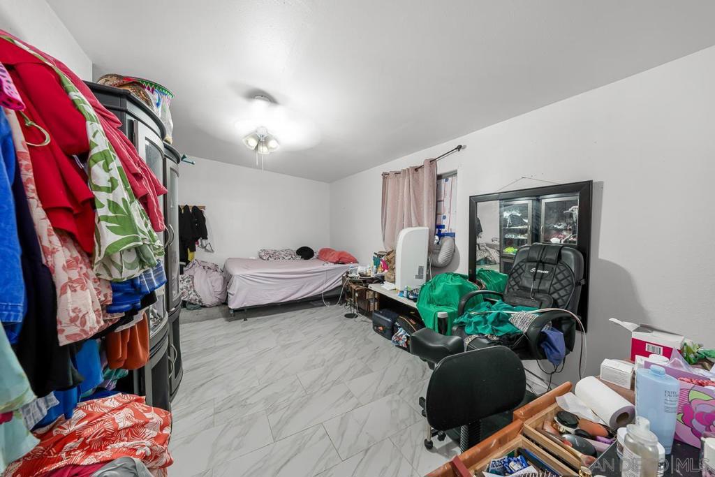 https://media.crmls.org/mediaz/f99e0044-616e-4b74-a17f-562b0833b926.jpg?preset=X-Large