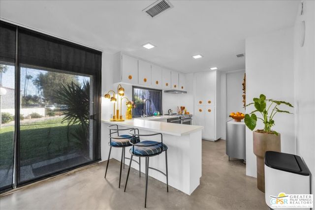 2530 N Whitewater Club Drive #A, Palm Springs, CA 92262