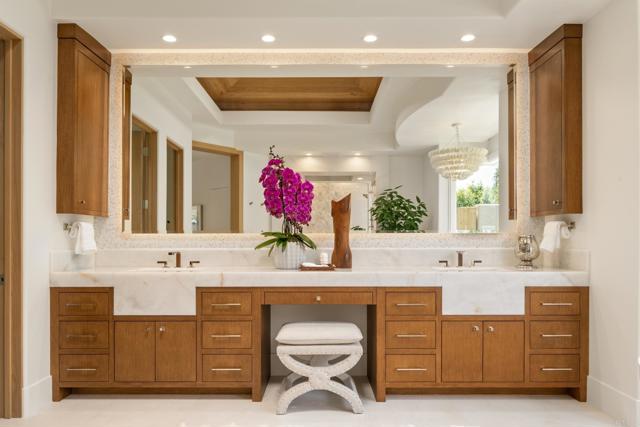 7888 Muirfield Way, Rancho Santa Fe CA: https://media.crmls.org/mediaz/f99f81d7-89ab-433d-9712-048e8a72fceb.jpg