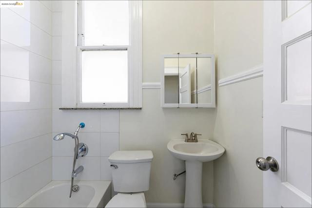 49 Auburn Street, San Francisco CA: https://media.crmls.org/mediaz/f99fa0d7-cb30-4ba6-ade6-ade1bf654113.jpg