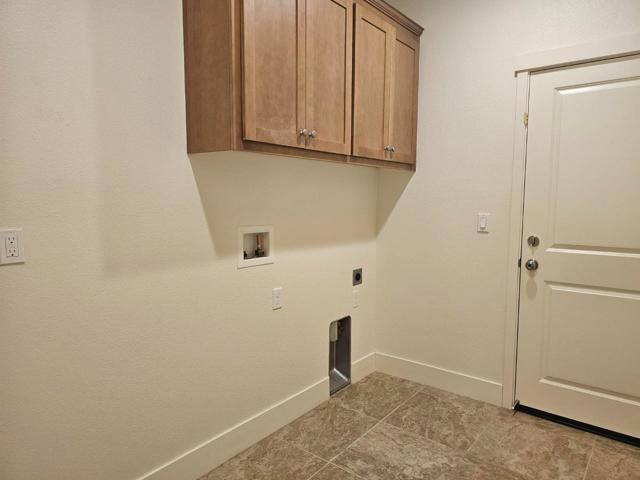 1703 Cobblefield Lane, Los Banos CA: https://media.crmls.org/mediaz/f99fa85d-c6f6-4430-88bb-6c617a1613f2.jpg