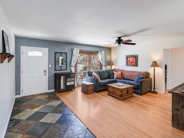 1080 Aloha Dr, Encinitas CA: https://media.crmls.org/mediaz/f9a01f97-4005-4ab0-8895-589de96da963.jpg