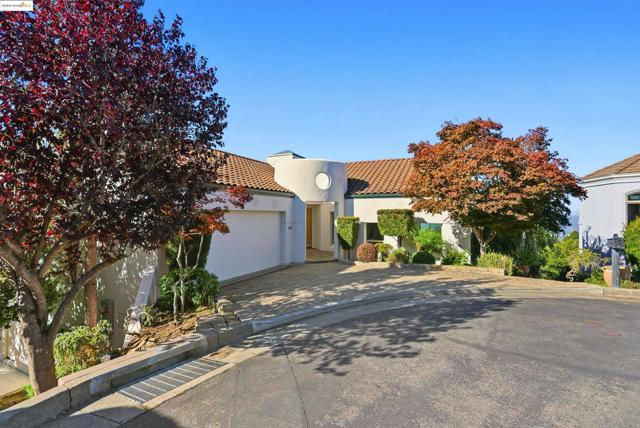 6413 Gwin Ct, Oakland CA: https://media.crmls.org/mediaz/f9a05a27-e50d-4ee7-a177-0566e250f7b4.jpg