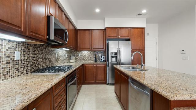 2510 Aperture Circle, San Diego CA: https://media.crmls.org/mediaz/f9a10ff9-8785-47c8-9b08-c8d6faa7a0b3.jpg