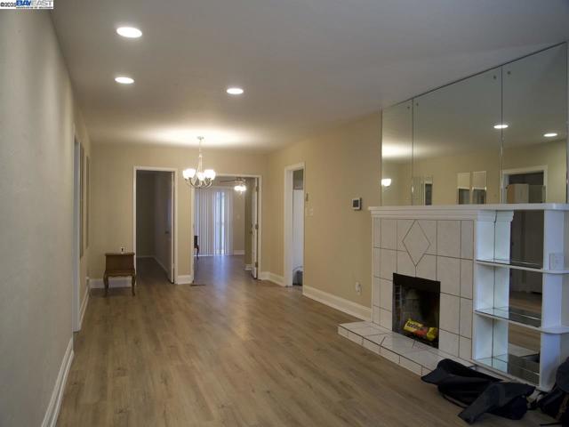 7608 Arthur St, Oakland CA: https://media.crmls.org/mediaz/f9a1491c-1dd4-4714-b4a5-284f6bb0bda0.jpg