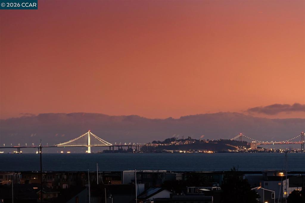 https://media.crmls.org/mediaz/f9a23e31-40f6-4288-8a70-ca2b936be4e8.jpg?preset=X-Large