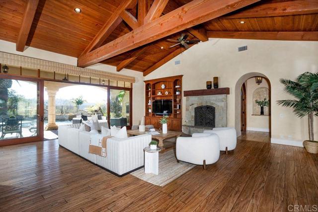 Detail Gallery Image 6 of 14 For 4860 Rancho Verde Trail, San Diego,  CA 92130 - 5 Beds | 5/2 Baths