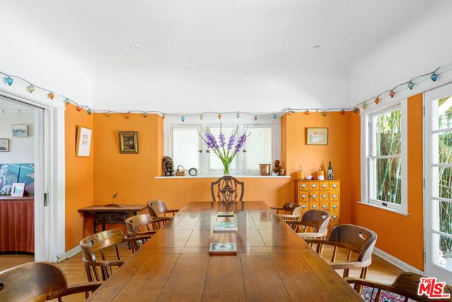 1501 S Harvard Boulevard, Los Angeles CA: https://media.crmls.org/mediaz/f9a2ae71-8739-46c3-a8ca-fb169fe446c7.jpg