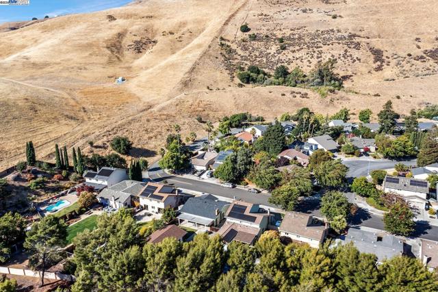 36055 Easterday Way, Fremont CA: https://media.crmls.org/mediaz/f9a2d508-5174-4e94-8208-f807ccda3674.jpg