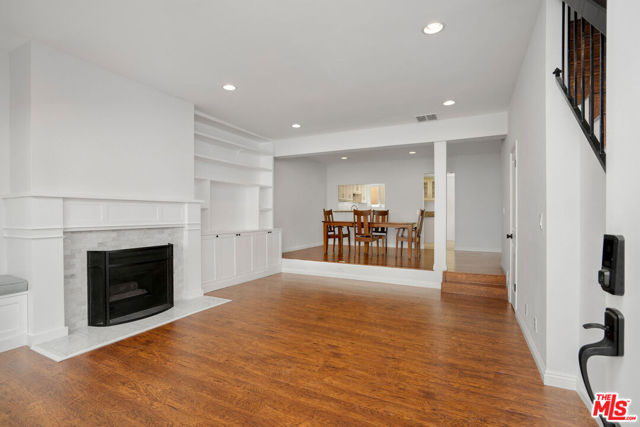13948 Moorpark Street, Sherman Oaks CA: https://media.crmls.org/mediaz/f9a2e624-a5db-4d95-b88d-4d90c510ab86.jpg
