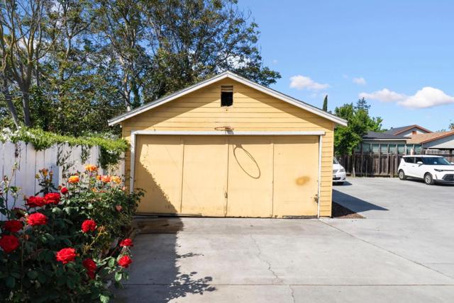 947 S 11th Street, San Jose CA: https://media.crmls.org/mediaz/f9a34377-49e9-498b-b281-6c416f526d54.jpg