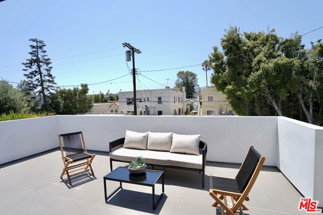 1441 S Oakhurst Drive, Los Angeles CA: https://media.crmls.org/mediaz/f9a3a308-bee8-4d67-8b83-65d020cdc0f4.jpg