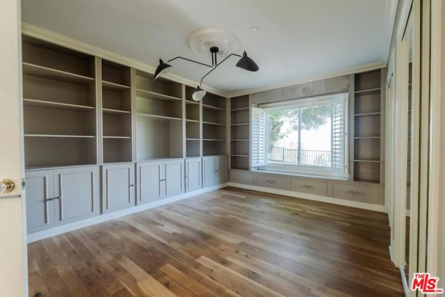 10900 Terryview Drive, Studio City CA: https://media.crmls.org/mediaz/f9a3a79c-ca5c-4a7a-90e2-bd390be15571.jpg