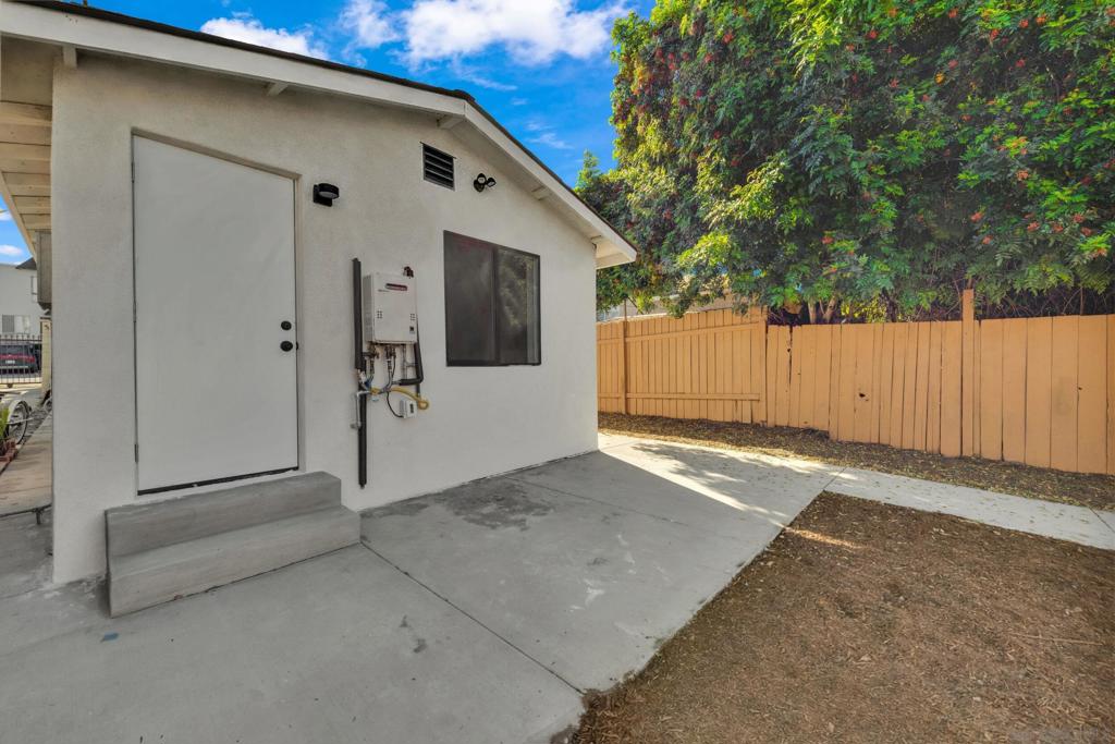 4312 Winona Ave - photo 19