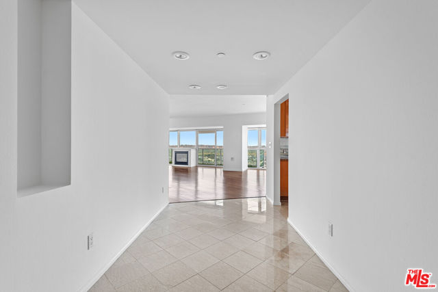 13600 MARINA POINTE Drive, Marina del Rey CA: https://media.crmls.org/mediaz/f9a50386-8421-4244-b60d-4ac991506d3a.jpg