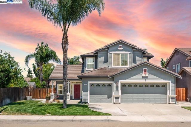 2315 Sabrina Way, Tracy CA: https://media.crmls.org/mediaz/f9a519e6-b5cc-4324-9688-dca855a52b9d.jpg