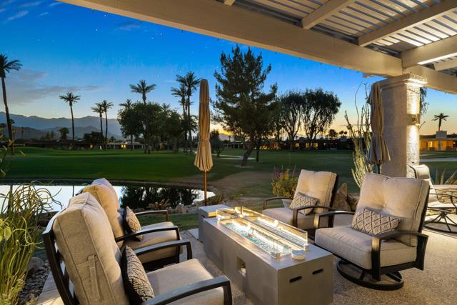 4 Saint Marys Court, Rancho Mirage CA: https://media.crmls.org/mediaz/f9a52b0a-8ef1-41f9-93cd-142ba219e01c.jpg