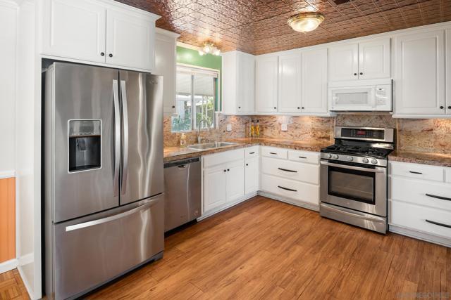 2700 Valley Parkway, Escondido CA: https://media.crmls.org/mediaz/f9a56239-8994-4f0e-9ea2-a022471c48c7.jpg