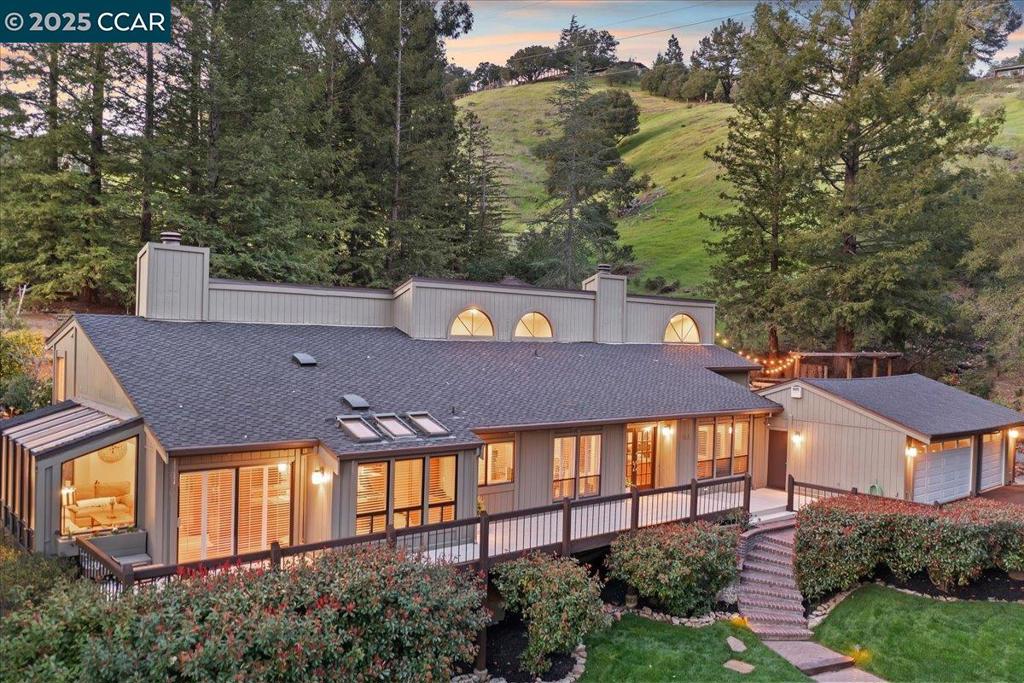 12 Lost Valley Dr