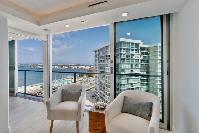 1810 Avenida Del Mundo, Coronado CA: https://media.crmls.org/mediaz/f9a646d8-1edf-40fb-beb9-92e33b983326.jpg