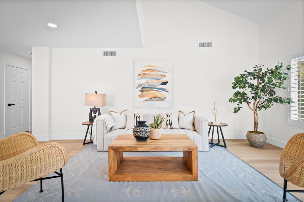 https://media.crmls.org/mediaz/f9a64d0f-91c6-4cc6-9dfa-74614353a927.jpg?preset=X-Large