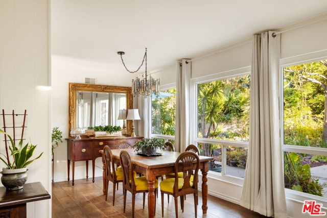 5940 Varna Avenue, Valley Glen CA: https://media.crmls.org/mediaz/f9a671f5-61bb-4748-b8e5-c736d8b62da5.jpg