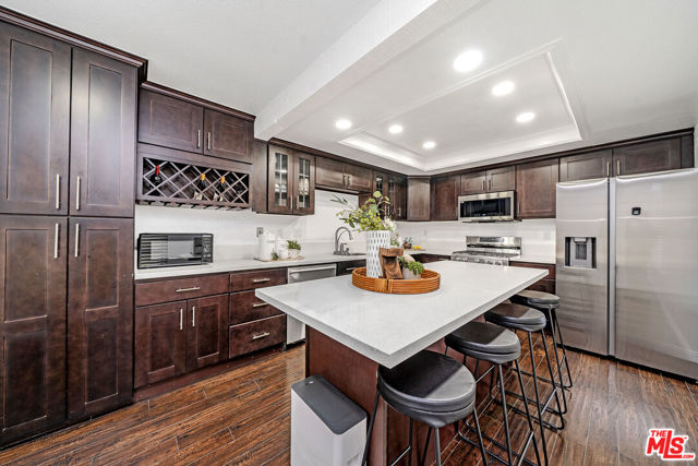 2366 Applewood Circle, Fullerton CA: https://media.crmls.org/mediaz/f9a6cede-84be-46f3-adc2-a204634aee70.jpg