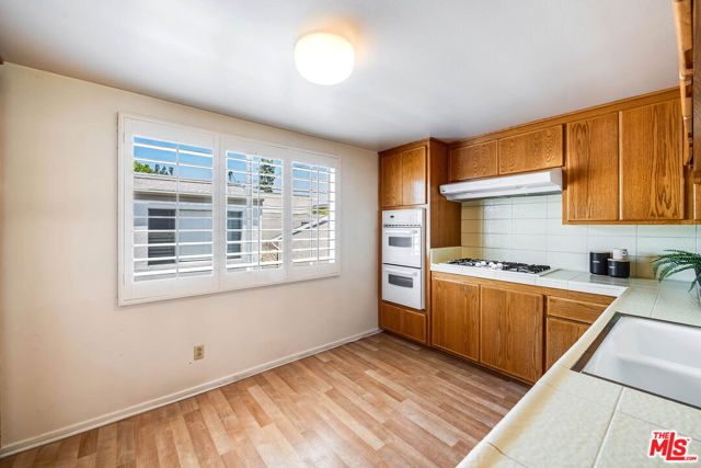 4331 W Sarah Street, Burbank CA: https://media.crmls.org/mediaz/f9a6dd95-0aef-49b5-a57a-028ad1d4d992.jpg