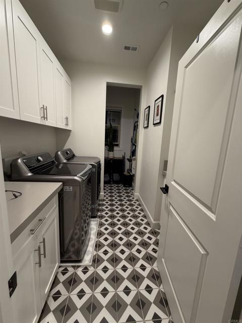 Detail Gallery Image 19 of 39 For 1247 Corte Mendi, Chula Vista,  CA 91913 - 4 Beds | 3/1 Baths