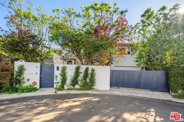 10148 Angelo Circle, Beverly Hills CA: https://media.crmls.org/mediaz/f9a7f260-fd8d-42fb-bf94-cc3d31c06e54.jpg