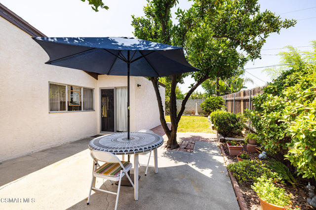 1748 Sutter Avenue, Simi Valley CA: https://media.crmls.org/mediaz/f9a83779-3072-4f2e-8f32-03c6039ce91f.jpg