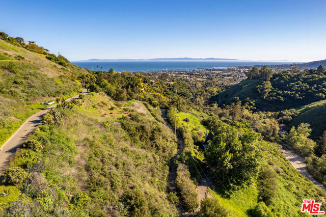 416 Ranchito Vista Road, Santa Barbara CA: https://media.crmls.org/mediaz/f9a87ef5-bbe5-4894-a737-154cf8005349.jpg