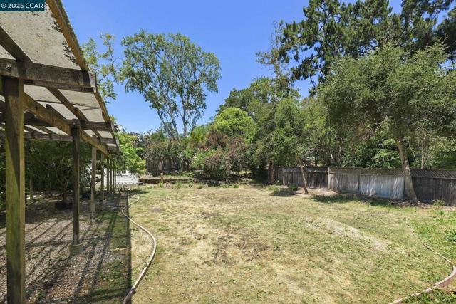 305 Overhill Rd, Orinda CA: https://media.crmls.org/mediaz/f9a88318-410b-4f7a-9333-b8921fe26fd3.jpg